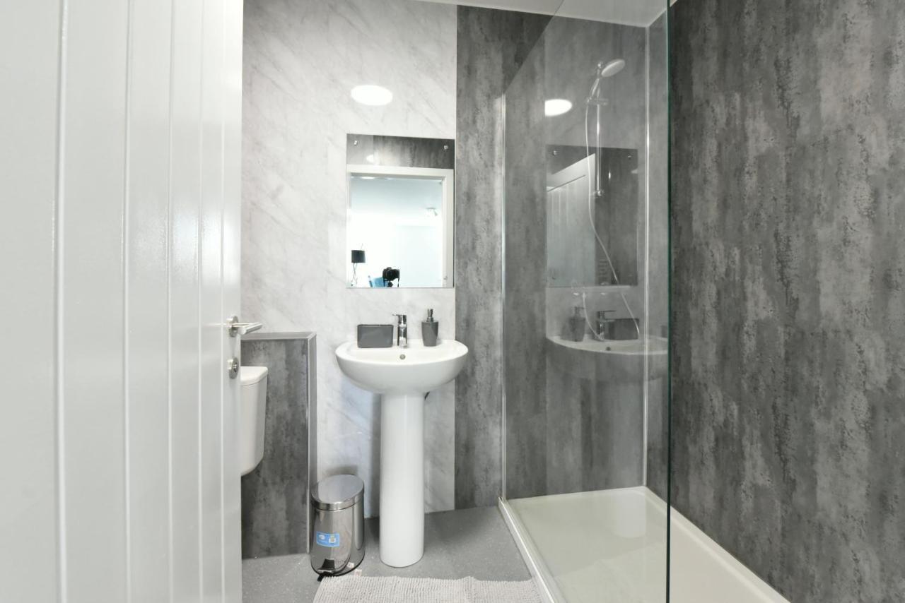 The Breath Taking Cube Aparthotel Pontefract Exterior photo